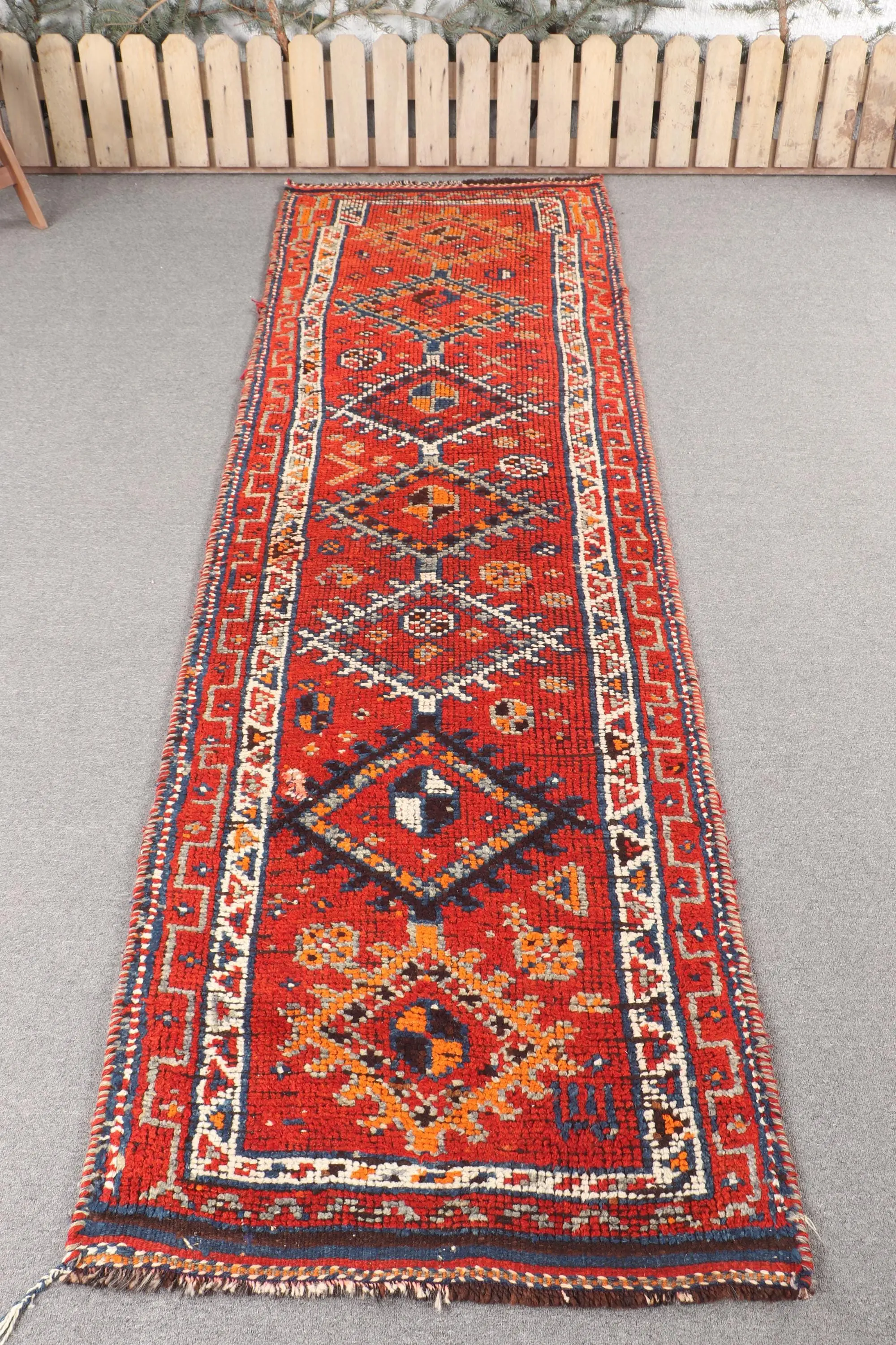 Türkischer Vintage-Teppich, 2,7 x 8,9 Fuß großer Teppich, roter Ombré-Wollteppich - 1