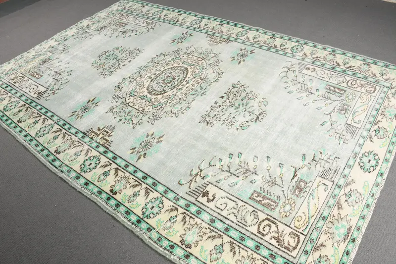 Türkischer Vintage-Teppich, 6,1 x 9,4 Fuß Teppich, grün-weißer abstrakter Wollteppich