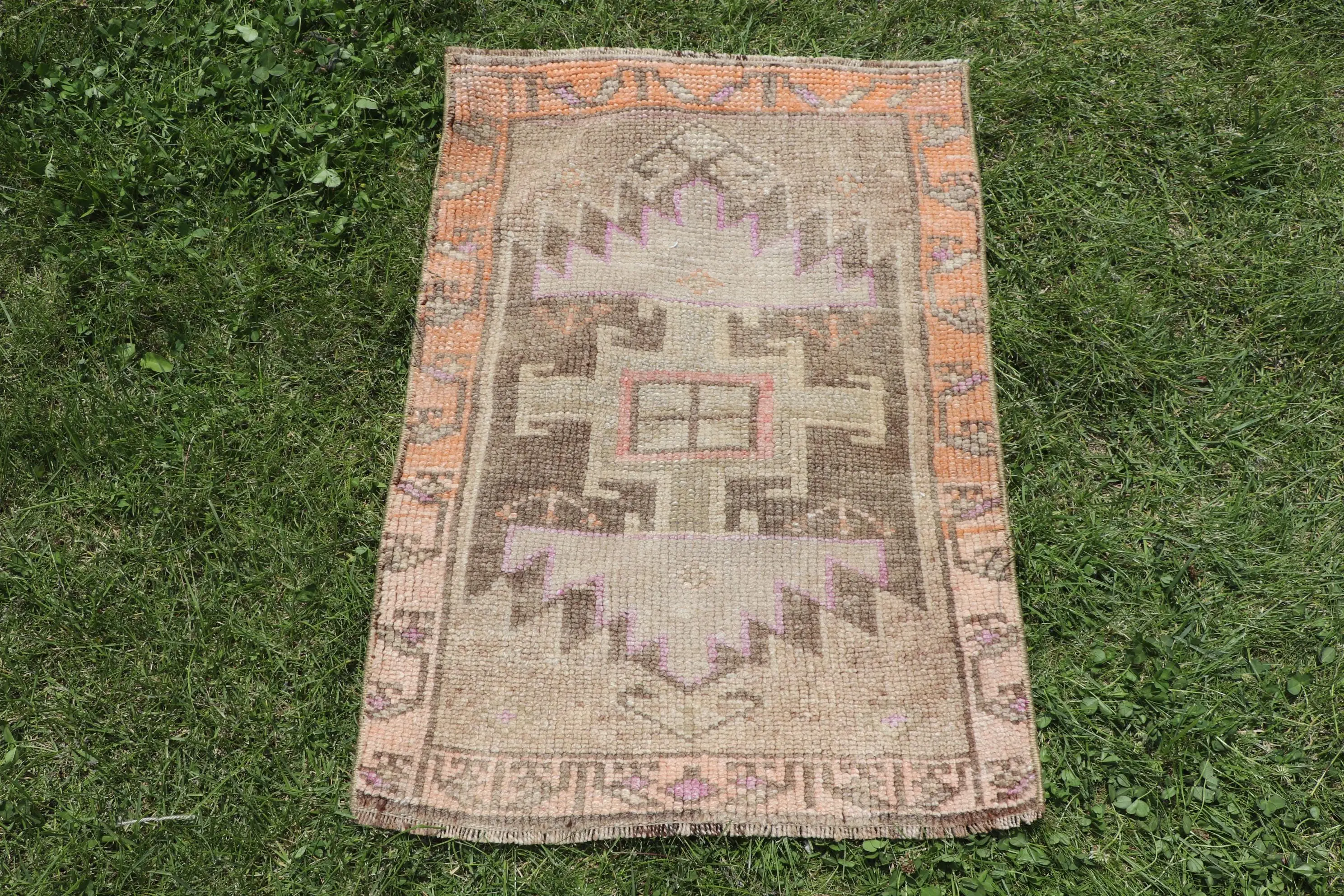 Türkischer Vintage-Teppich, 1,8 x 2,6 Fuß, orangefarbener abstrakter Wollteppich - 1