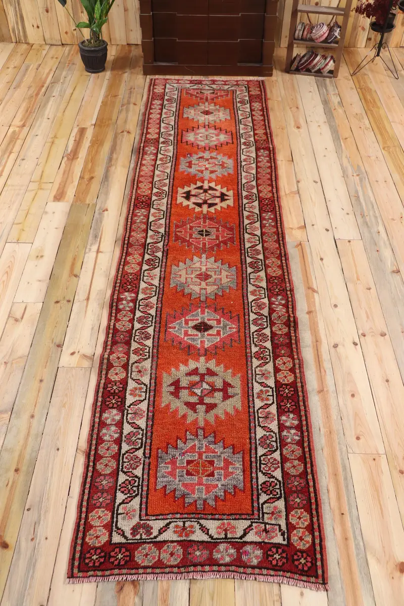 Vintage Türk Halısı, 2.7x11.7 ft Herki Halı, Kırmızı Yolluk Puantiyeli Halı - 1