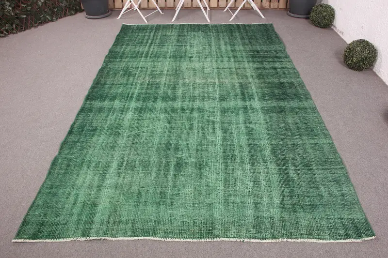 Handgefertigter grüner marokkanischer Teppich, 5,6 x 9 Fuß, elegantes Dekor