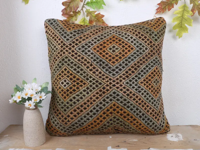 Braunes und graues geometrisches Kissen, Vintage besticktes Kissen