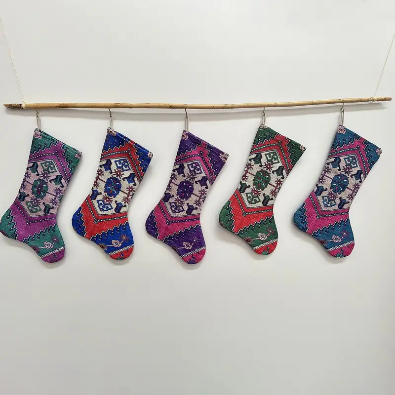 フェスティブノエルプリントストッキング：シックなクリスマス新年ギフト