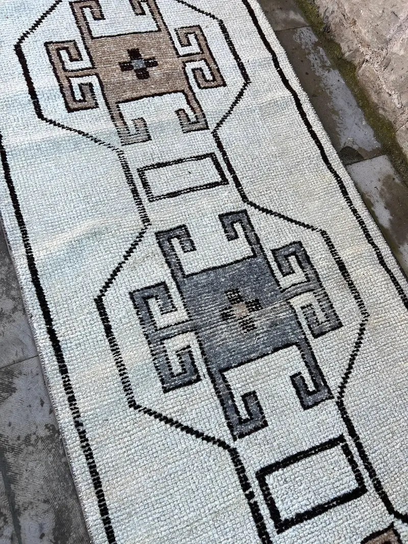 Turkish Herki Rug 3.2x10.4 ft (97x318 cm), White Ikat Vintage Rug - 1