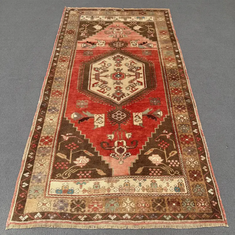 Roter und brauner Teppich, 0,3 x 7,4 Fuß, botanisches Design