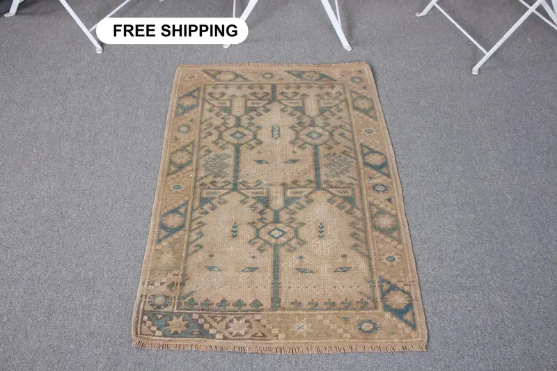Elegant Beige Oriental Rug, 2.2x3.2 ft with Green Accents