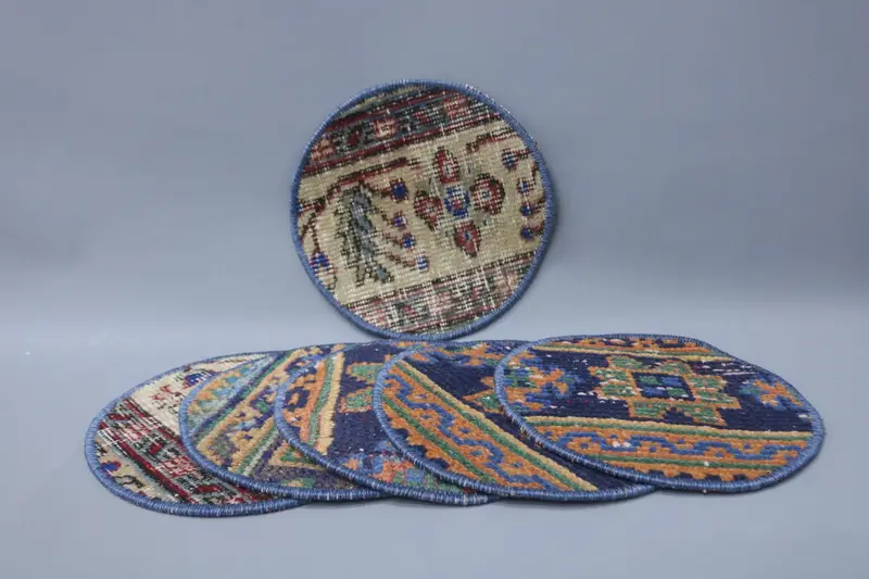 エレガントなブルーとオレンジのプレースマット、耐久性のあるダイニングアクセサリー