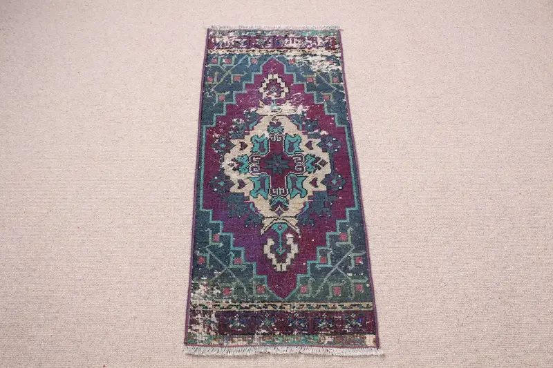 Alfombra Verde & Morado 4x9,1m Diseño Bordeado