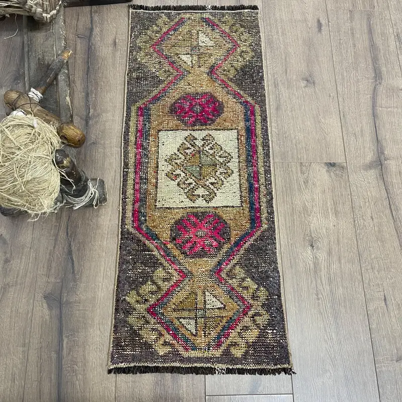 鮮やかなオレンジのラグ、1.2x3.1フィート、パープルのボーダー付き