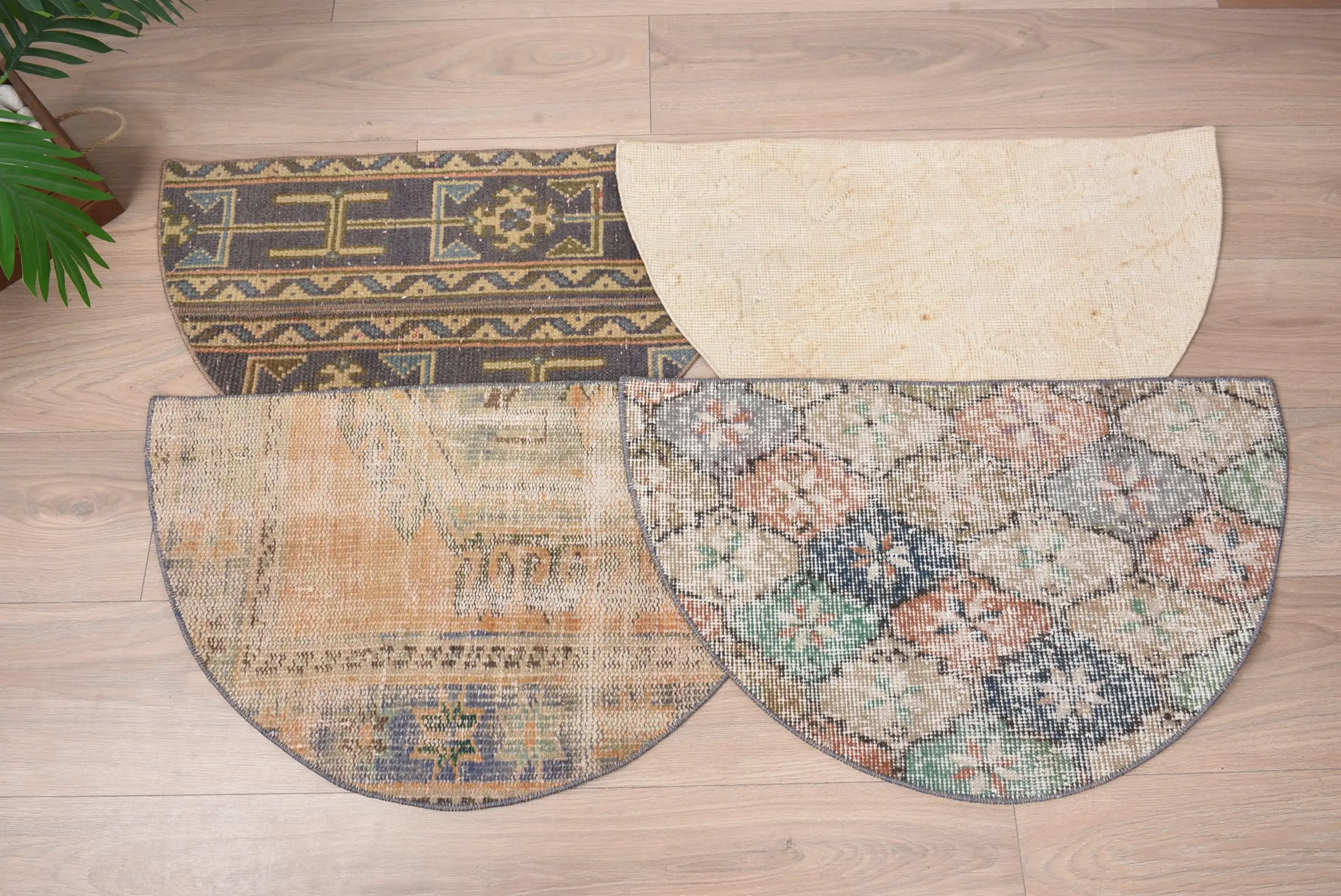 Eco-friendly vintage kilim rug, 18x30 inches half-round doormat - 1