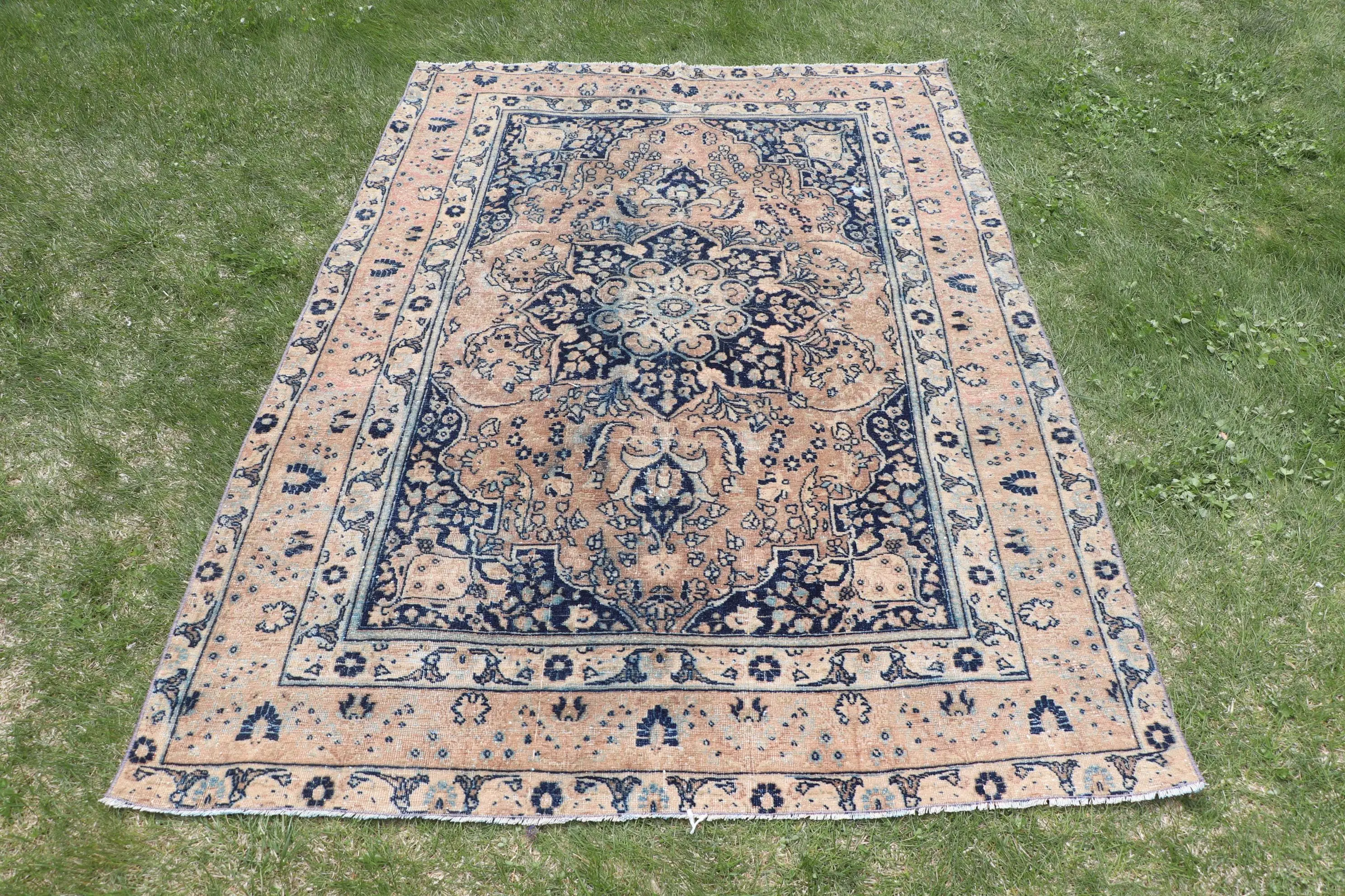 Türkischer Teppich, 128 x 191 cm, blauer abstrakter Vintage-Teppich - 1