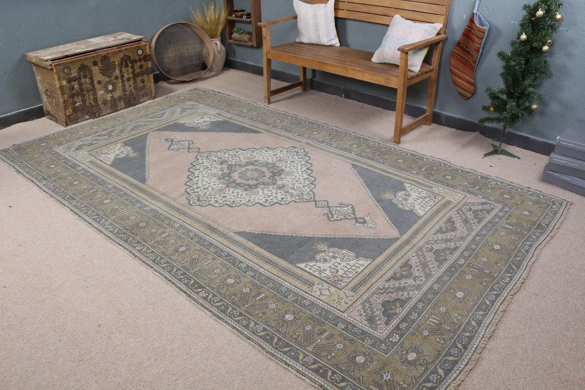 Vintage 5.9x10.4 ft Halı, Büyük Türk Halısı, Gri Pembe Çiçekli Halı - 1