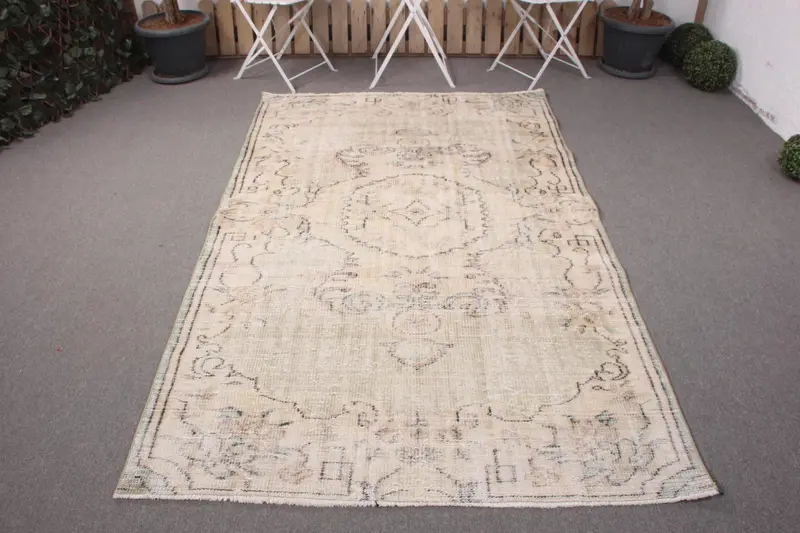 Zarif 4,7x7,7 ft Halı, Yeşil Çiçek Desenli Bej