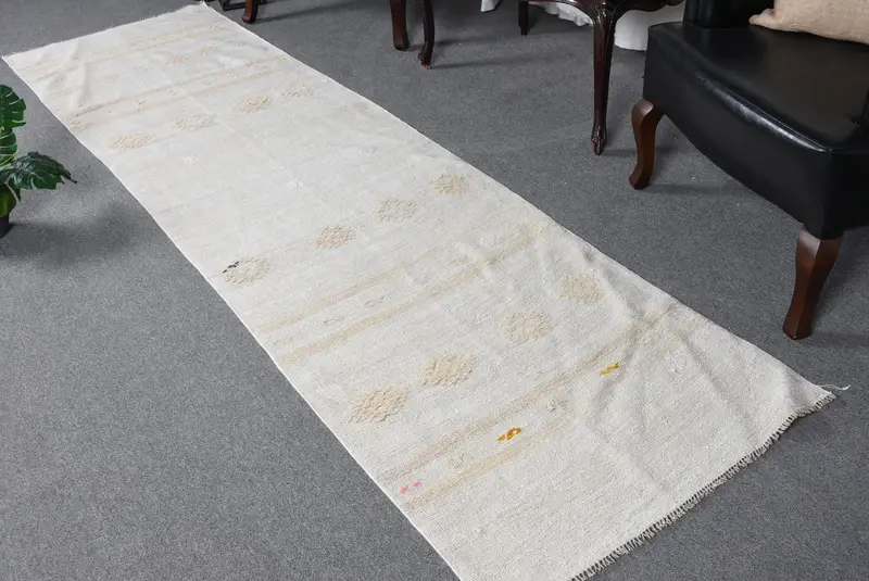 2.6x9.7 ft Türk Kilim Halısı, Beyaz Çiçekli Vintage Yün Halı - 1