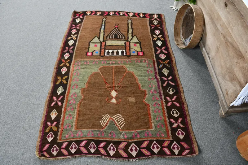 ブラウン、グリーンボーダーラグ、3.5x5.3フィートのエレガントな装飾