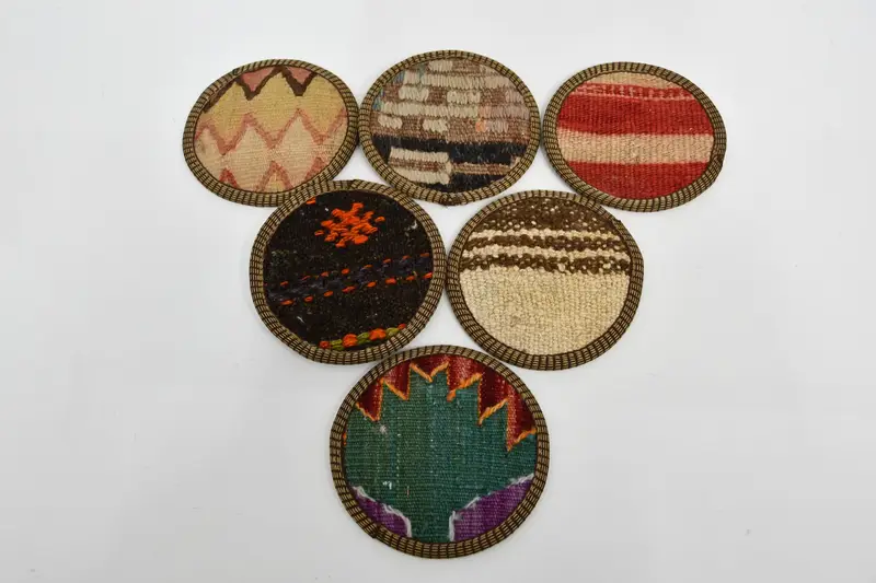 Böhmischer beige und grüner runder Untersetzer, stilvoller ethnischer Untersetzer