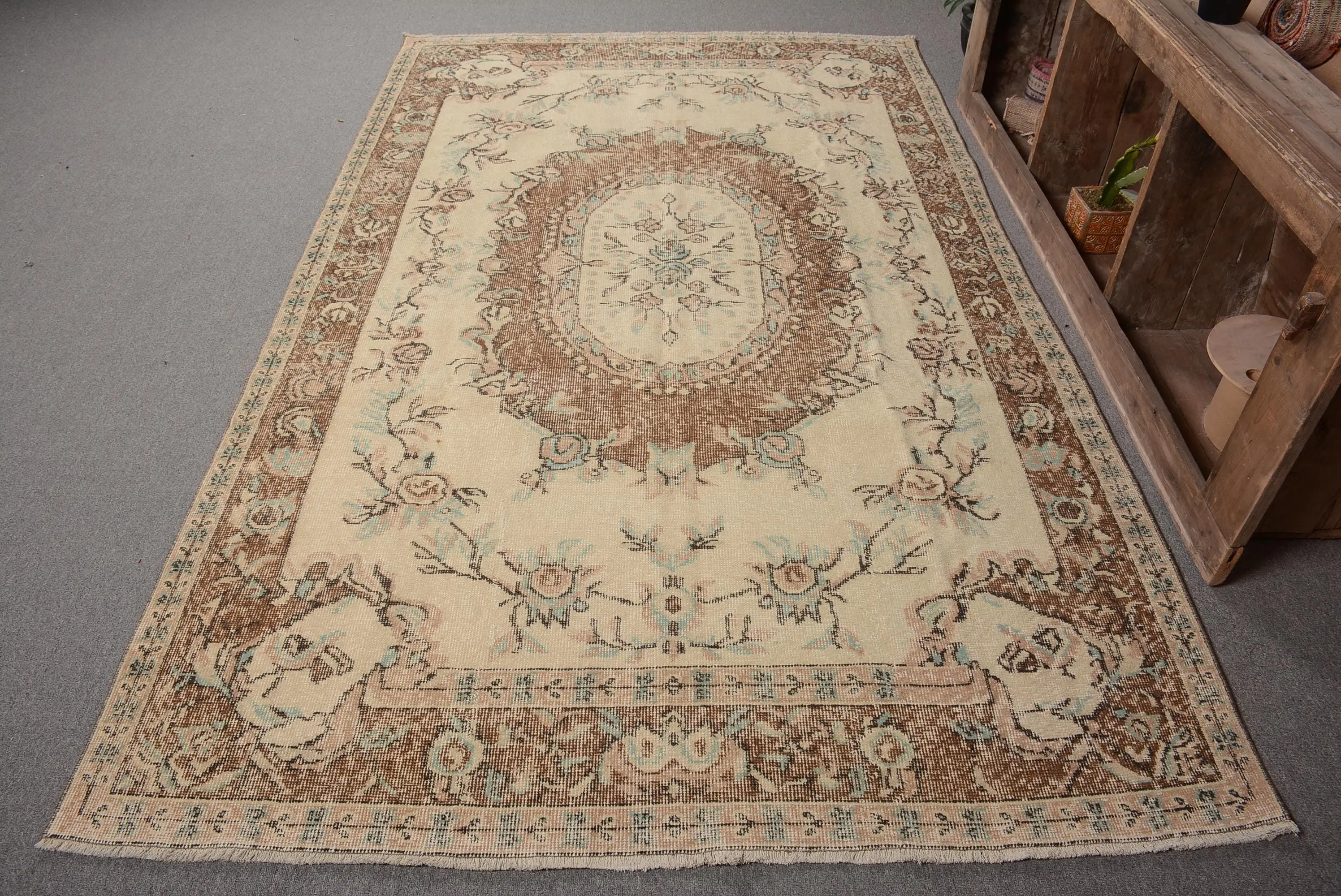 Zarif Bej Çiçekli Halı, 5,5x9 ft Şık Ev Dekoru - 1