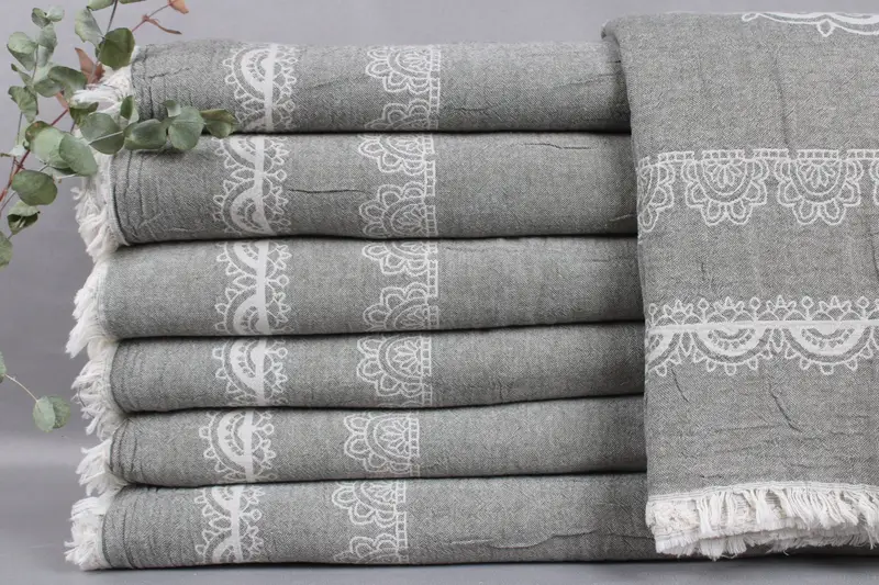 Home Decor Dark Green Blanket with Beige, 79x87 Inches