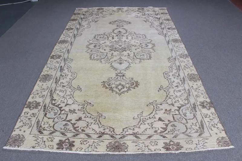 Vintage Büyük Halı 5,5x9,6 ft (168x293 cm), Oushak Beyaz Bitkiler ve ağaçlar Türk Halısı - 1