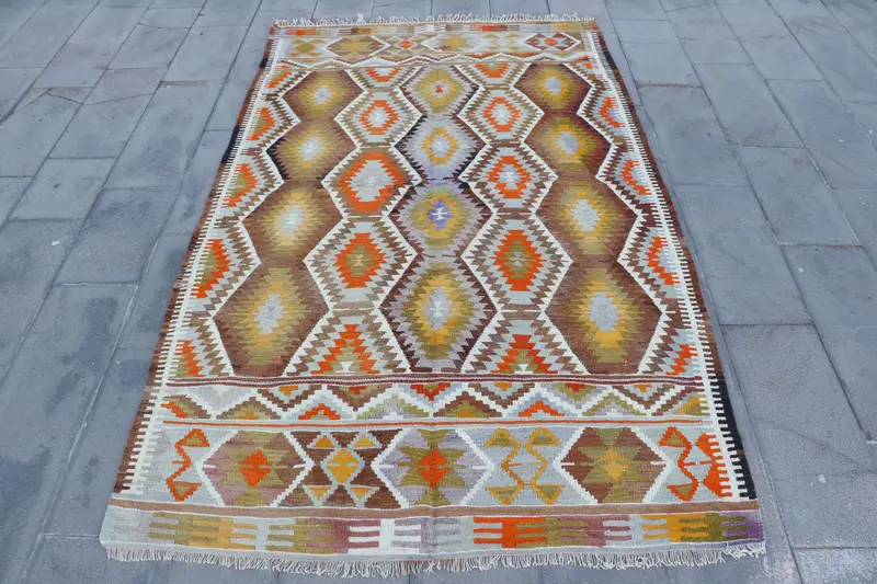 Brown Persian Rug, 5,3x8,9 ft Elegant Decor