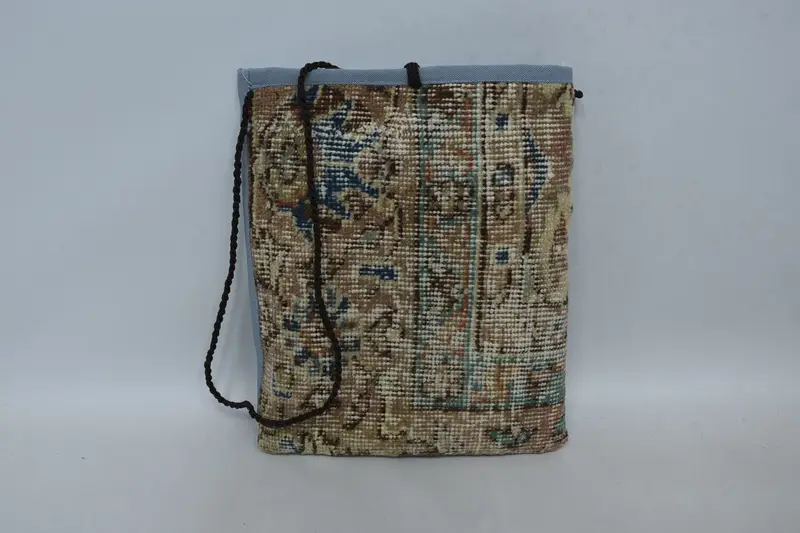 ヴィンテージモチーフのウールショルダーバッグ、キリムバッグ
