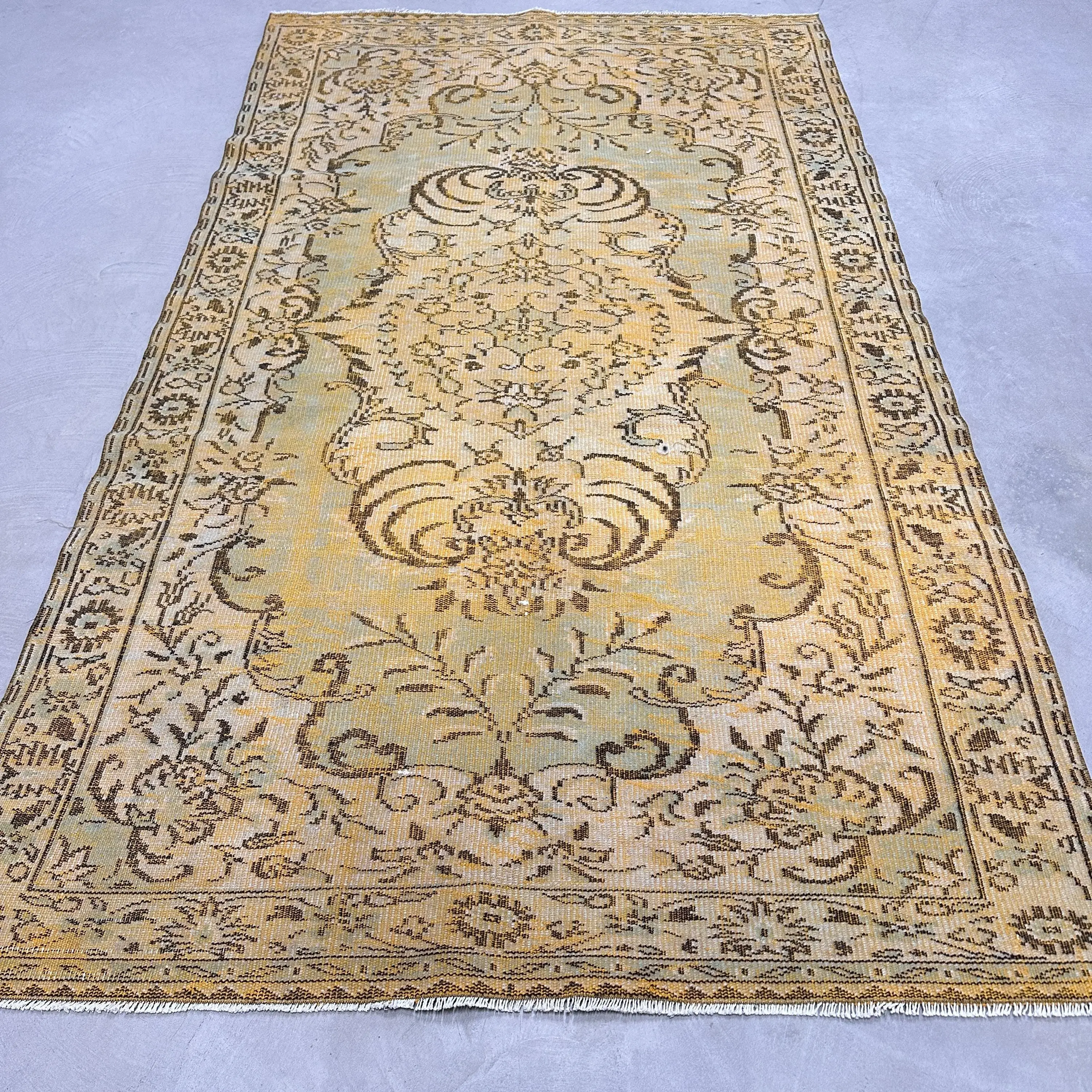 5,7x9,8 ft Teppich, großer Vintage Teppich, gelber Blumenteppich - 1