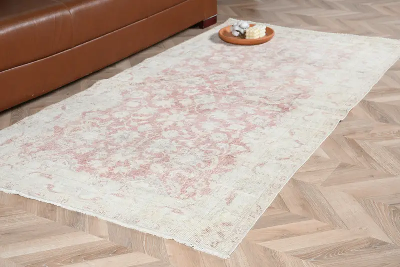 Alfombra con estampado animal beige y rosa, 110x210 cm Chic Decor