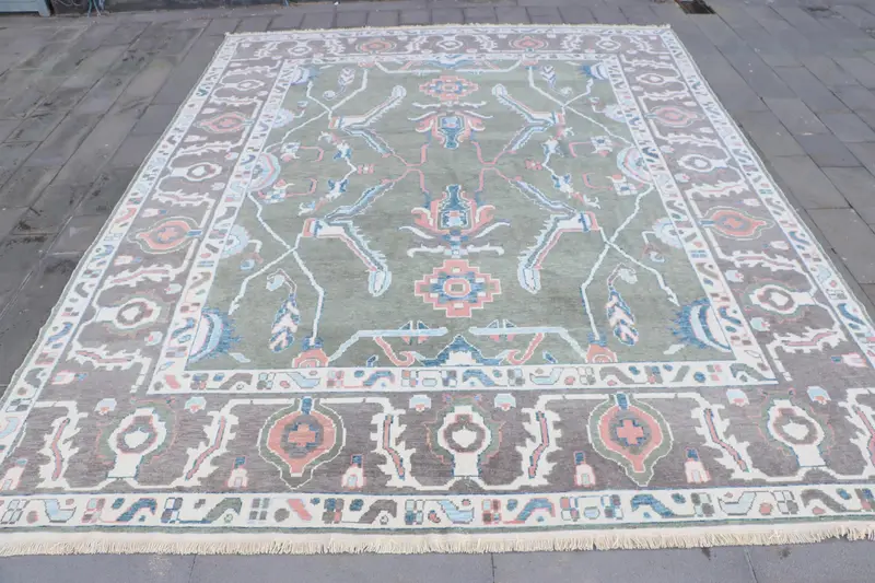 Eleganter Teppich mit gepunkteten Punkten in Beige und Grün, 12,9 x 16,5 Fuß