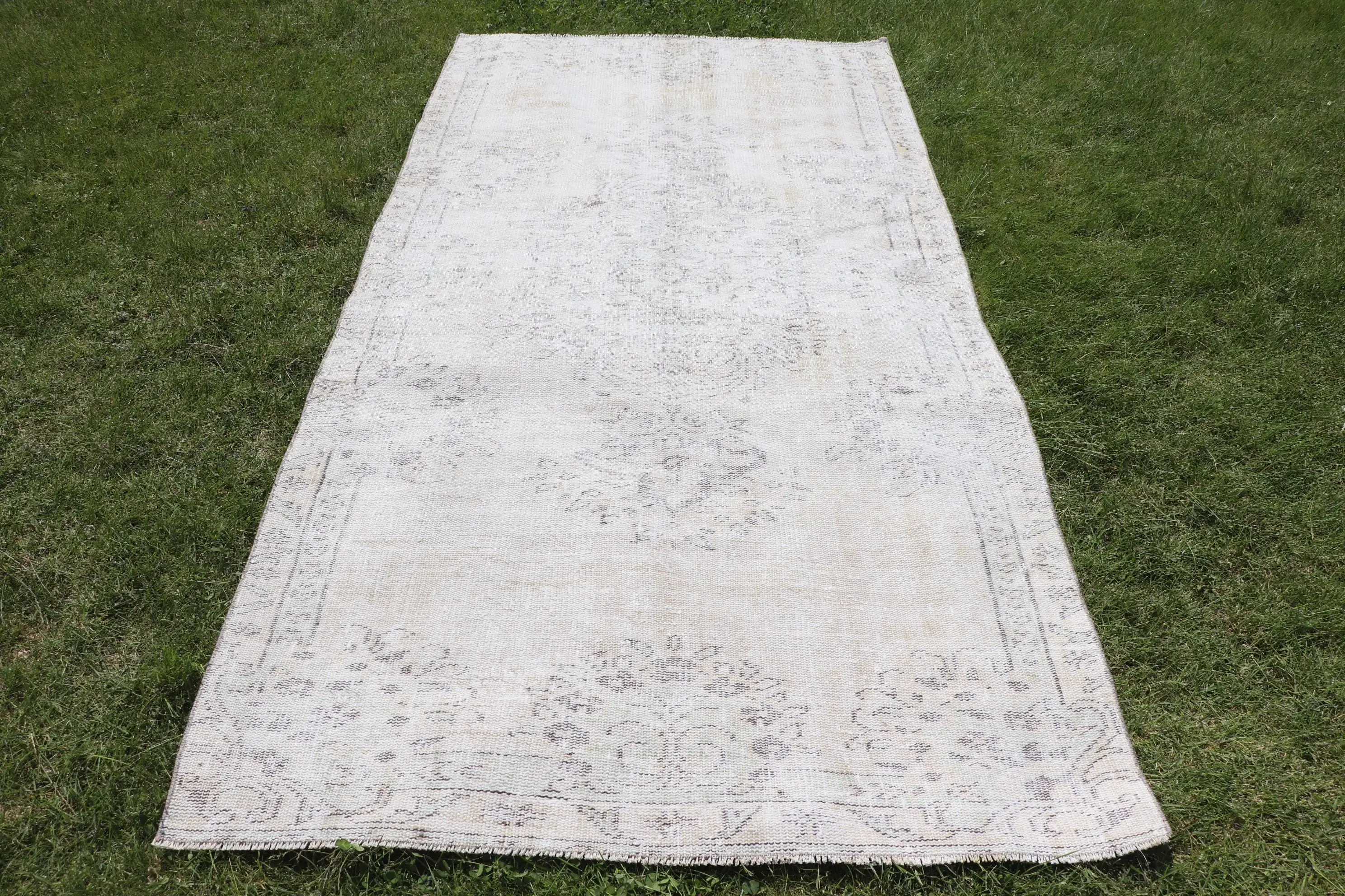 Vintage Turkish Rug 4.3x8.7 ft, White Plants & trees Wool Rug - 1