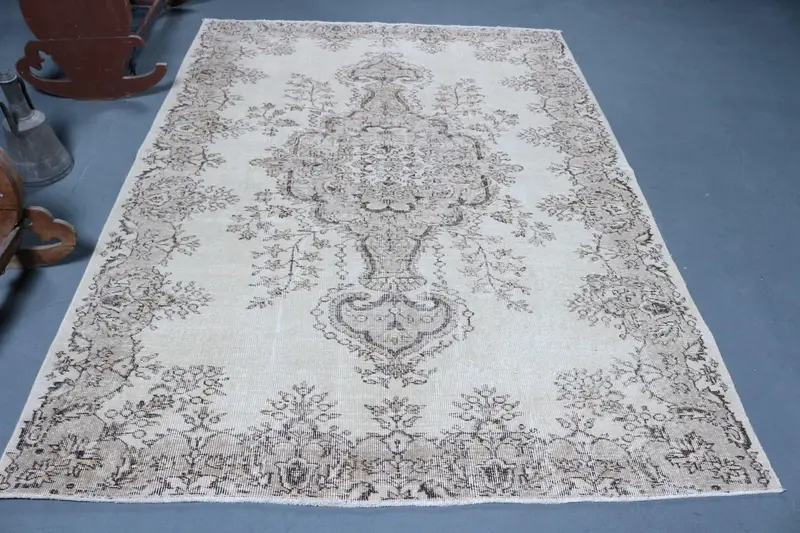 Alfombra vintage, alfombra turca grande de 5,7x8 pies, alfombra de lana floral blanca - 1