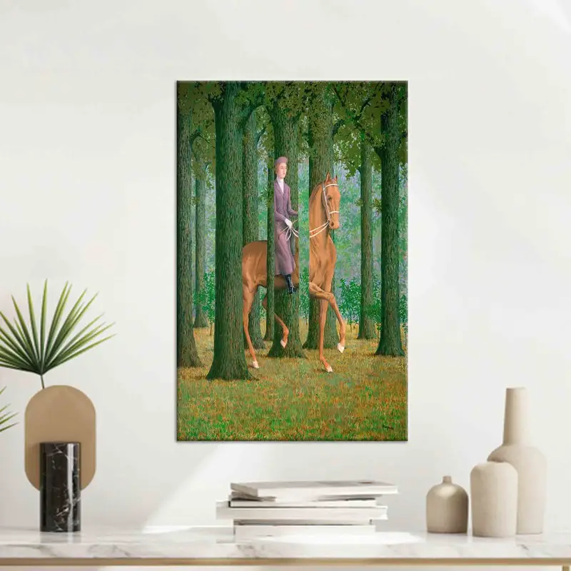 Binicilik Zarafeti: Magritte'den Esinlenen Baskılı Kanvas