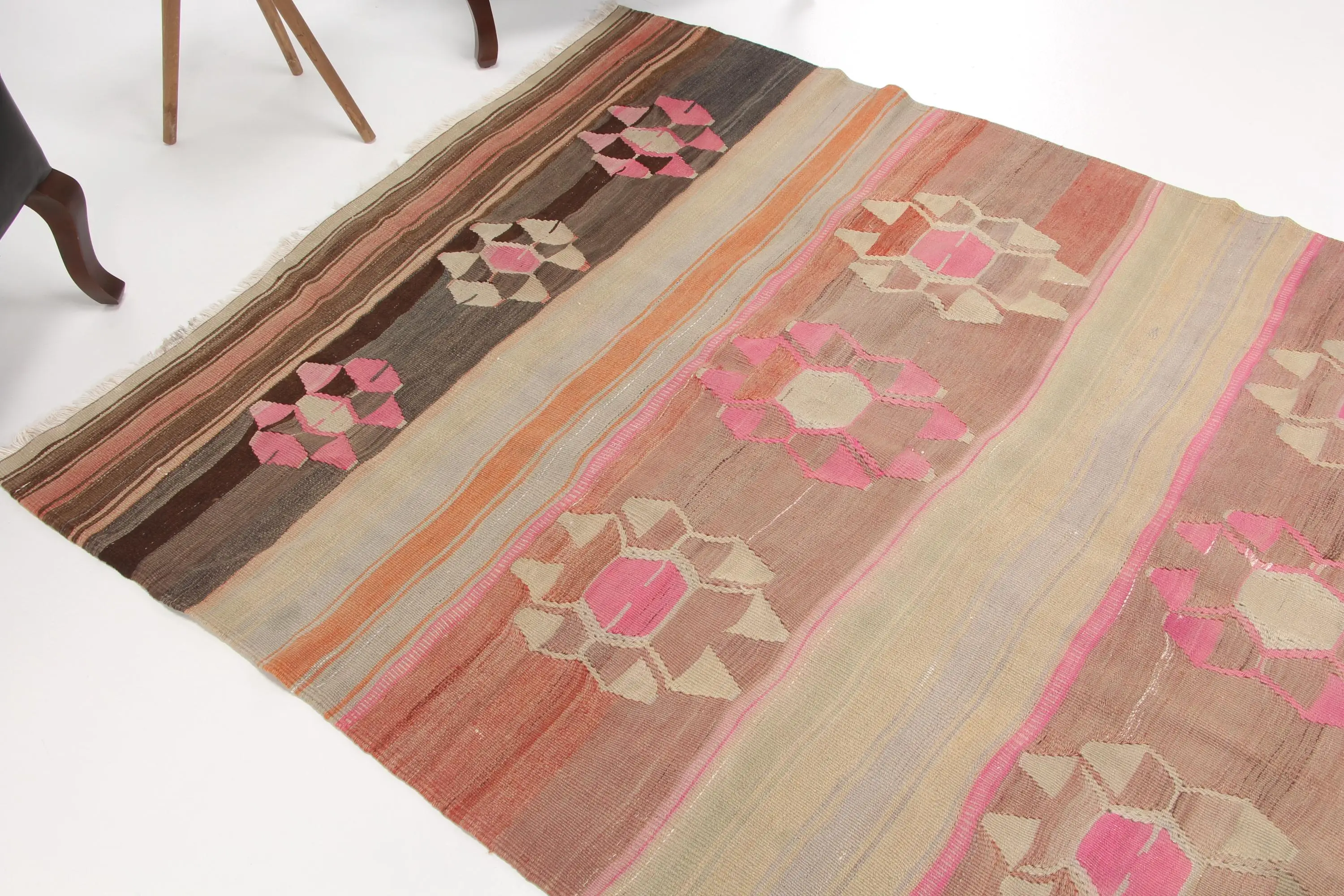 Türkischer Vintage-Teppich, 4,9 x 8,6 Fuß großer Teppich, braun-rosa Patchwork-Wollteppich - 1