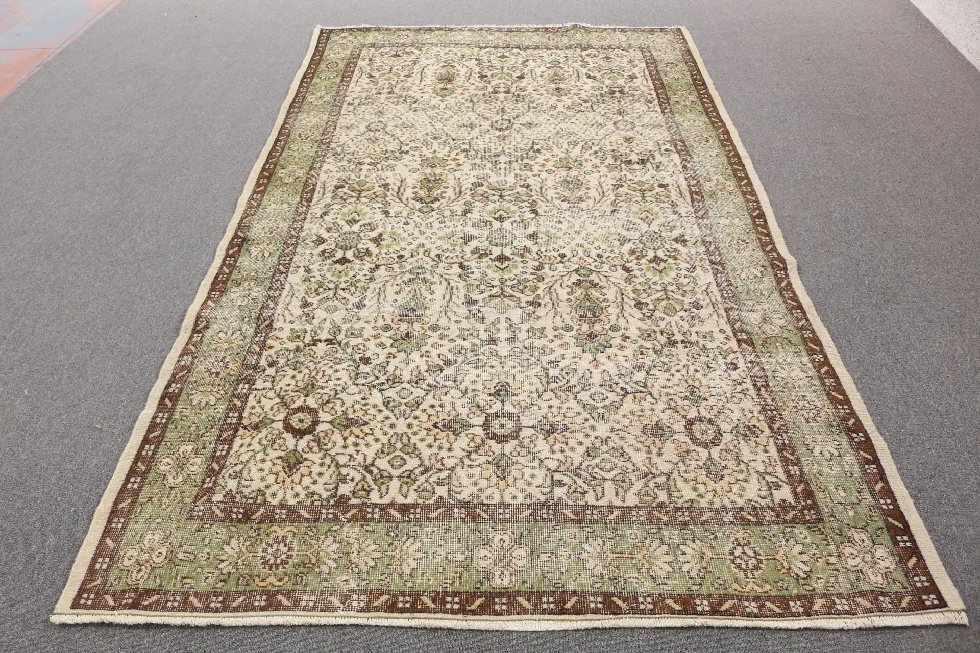 Vintage 5,5x9,5 ft Teppich, großer türkischer Teppich, grüner Ombré-Wollteppich - 1