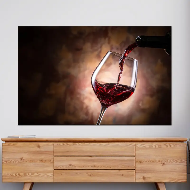 Zarif Kanvas Tablo: Yemek Odanız için Şarap Dökme Sahnesi