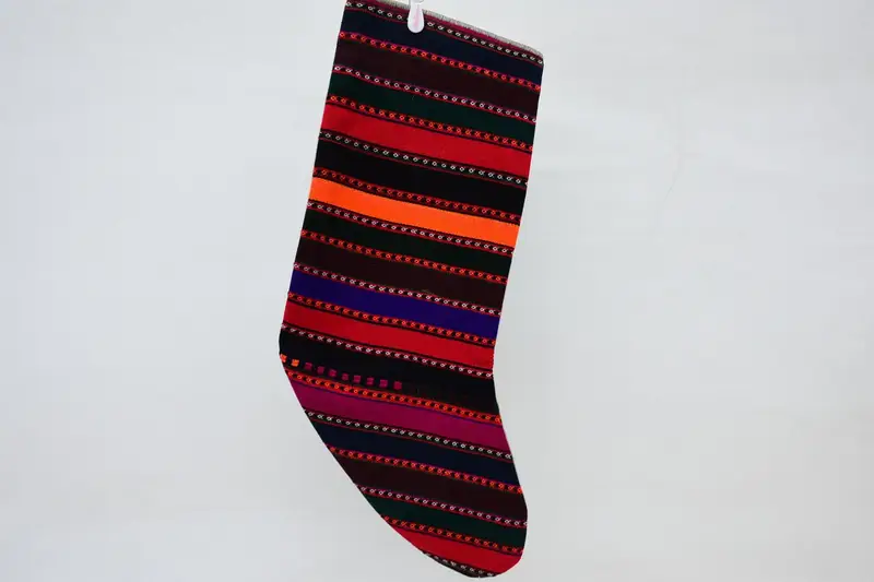 Şenlikli Kırmızı ve Turuncu Noel Süsleri Çorabı, Tatil Dekoru