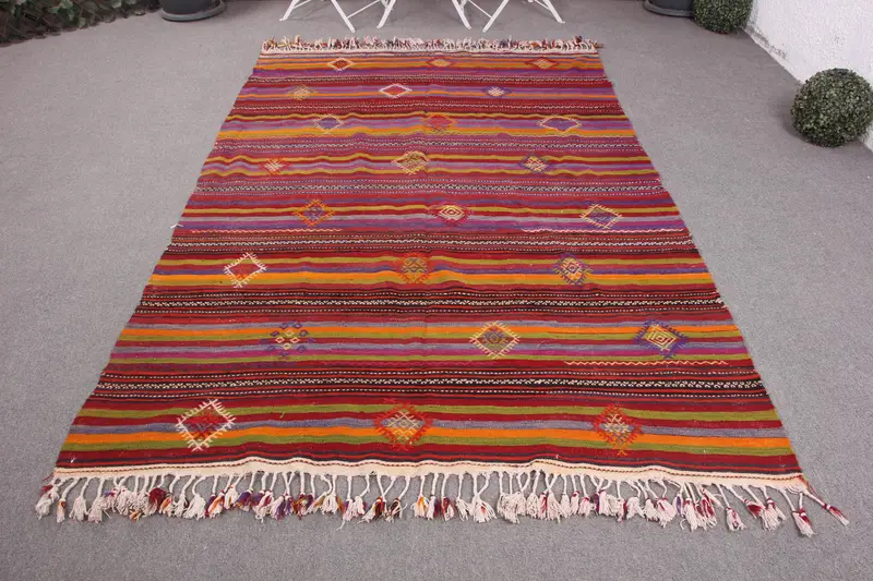 Handmade Red Abstract Rug, 5x7 ft Vibrant Decor