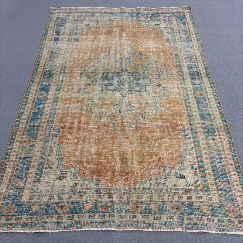 Türk Vintage Halısı 5.8x8.5 ft (177x260 cm), Oushak Kahverengi Çiçekli Halı - 1