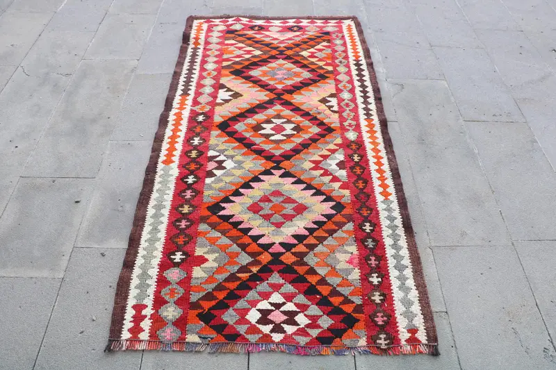 Kırmızı & Bej Halı, 3,2x6,1 ft Zarif Bordürlü Tasarım