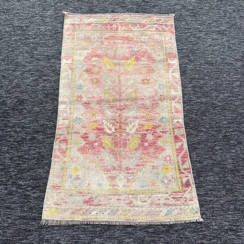 Alfombra roja y beige, diseño con bordes de 0,2x3,9 pies