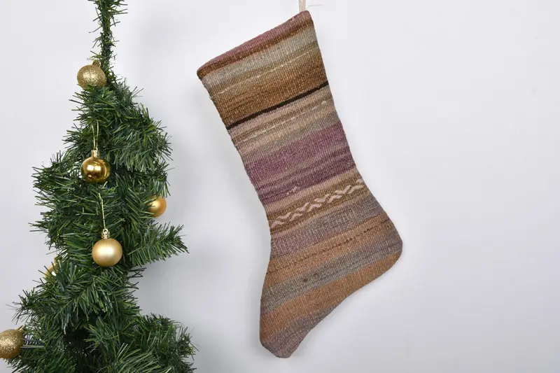 Media festiva con estampado de adornos navideños de 7 pulgadas, media acogedora con encanto navideño