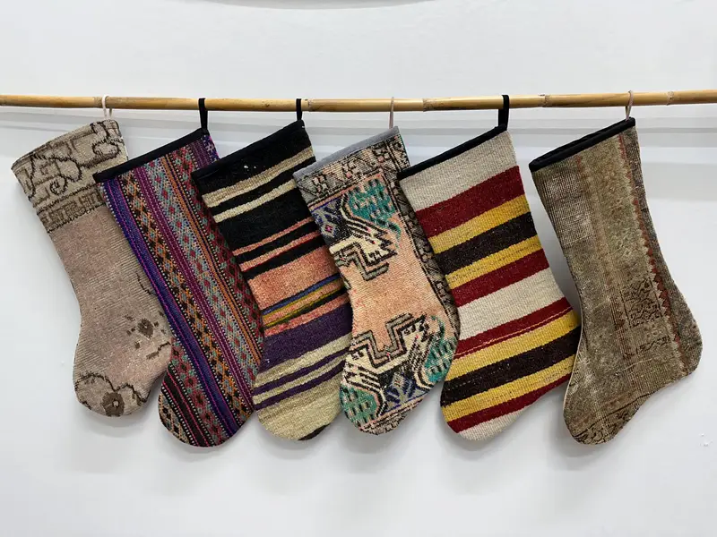 Patrón de adornos navideños festivos, calcetín navideño de 7 pulgadas de ancho