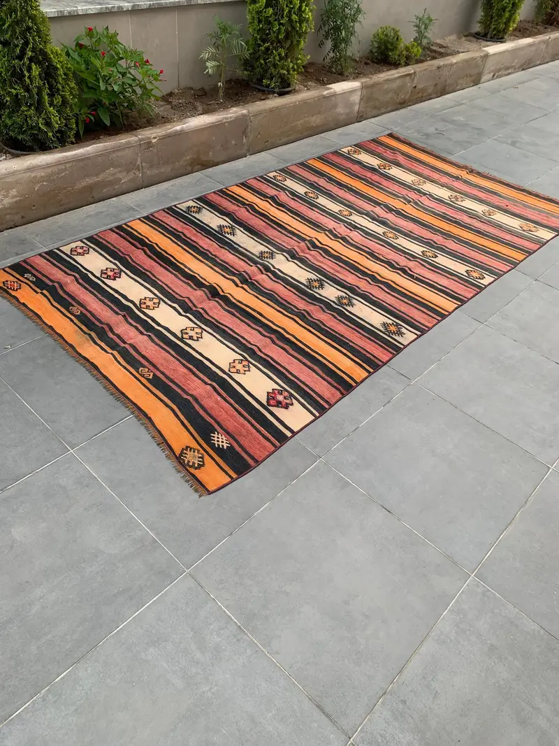 Zarif Bej ve Turuncu Halı, 5,4x10,5 ft Çiçek-Geometrik Tasarım