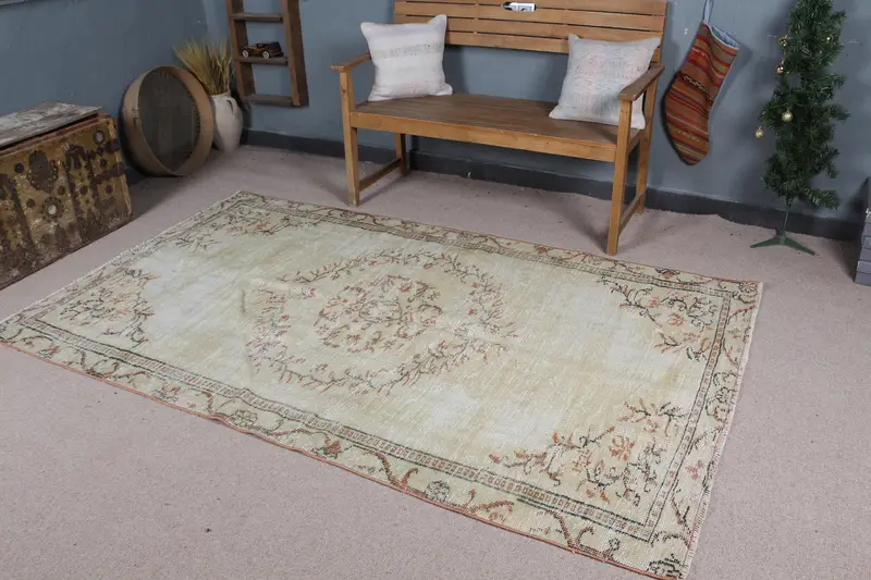 ベージュ & ブラウン ボーダー ラグ 4.6x7.8 フィート シックな装飾