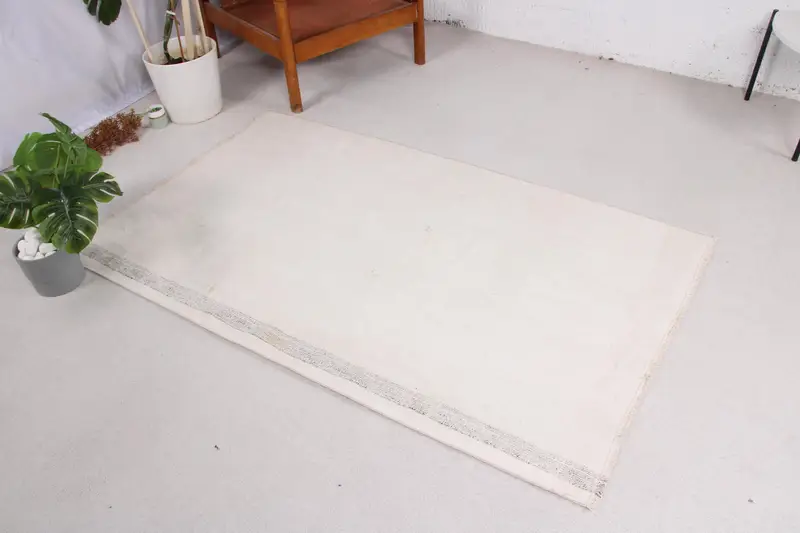 Alfombra de 3,3x5,6 pies, alfombra turca vintage, alfombra de lana Kilim blanca - 1