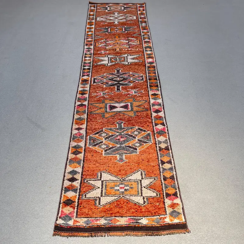 Mor ve Bej Halı, 2,7x10,7 ft Bordürlü Tasarım