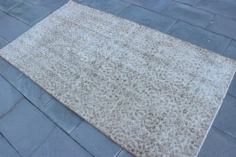 Turkish Vintage Accent Rug 3.5x6.5 ft, Oushak White Wool Rug - 1