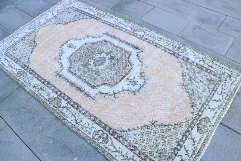 3.9x6.8フィートエリアトルコヴィンテージラグ、ホワイトボーダーウールラグ