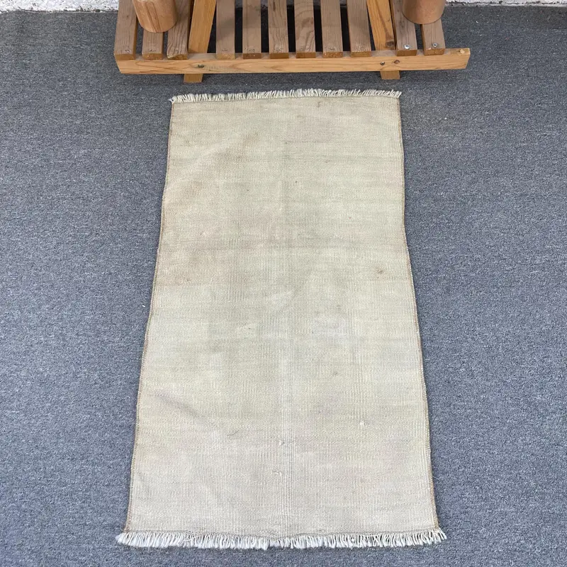 Elegant Beige Oriental Rug, 1.7x3 ft Chic Home Decor