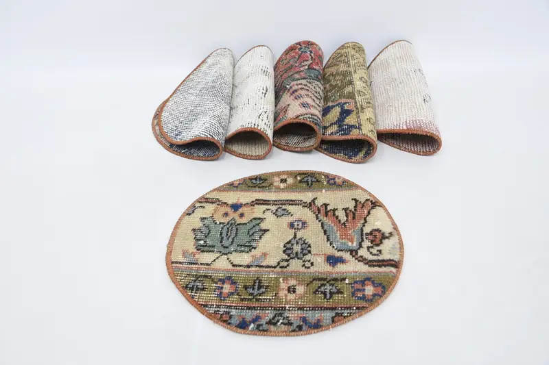 Elegante Tischsets in Weiß und Bronze, hochwertiges türkisches Wolldekor