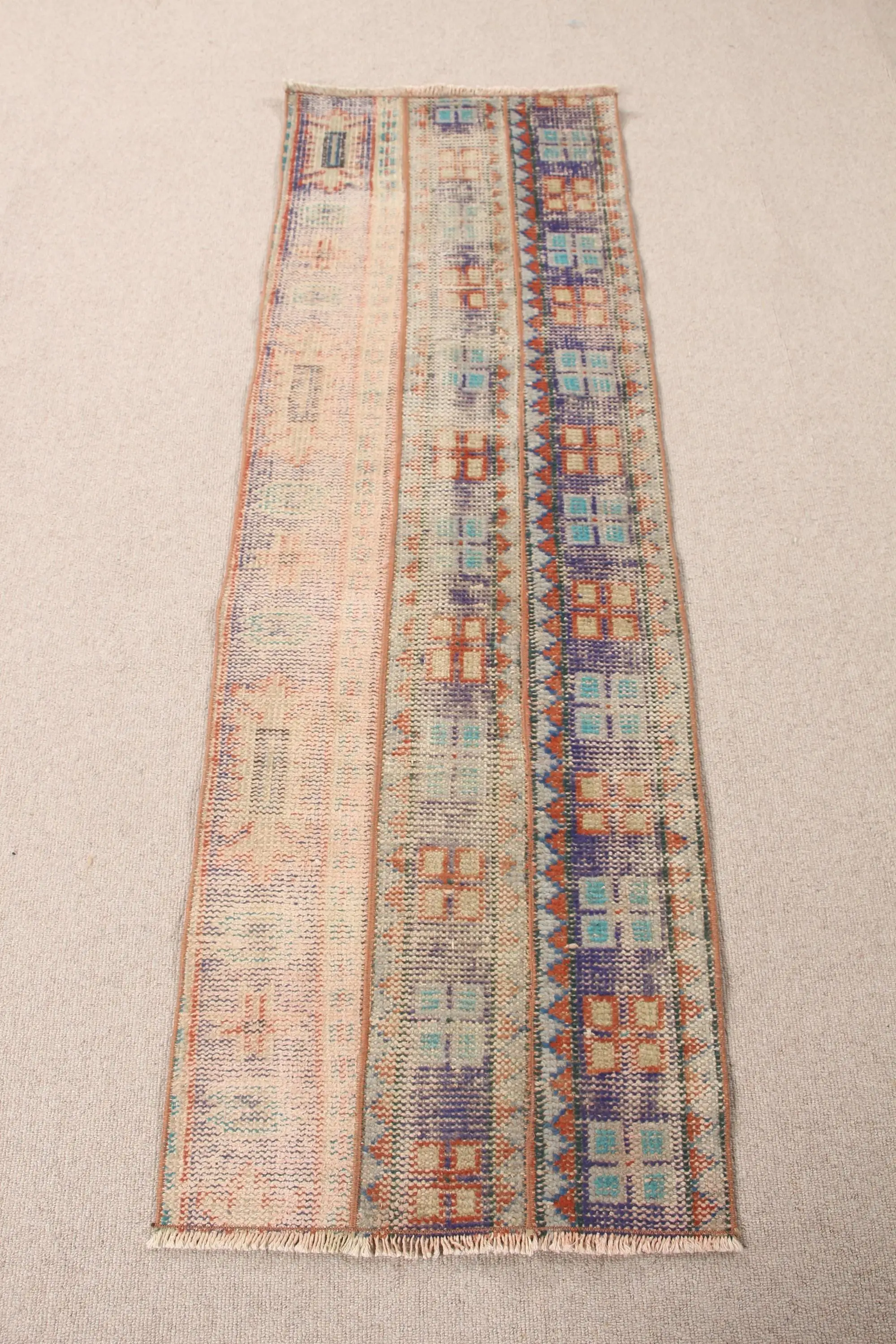 1,9 x 5,8 Fuß türkischer Vintage-Läuferteppich, blau umrandeter Wollteppich - 1